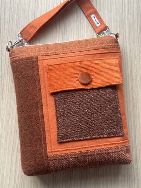 "Flickenwerk II mit Tasche" - ROST-CURRY
